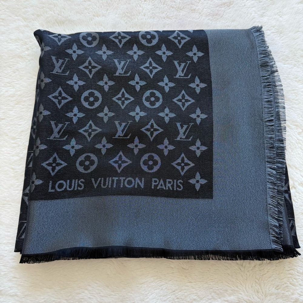 Louis Vuitton silk/wool sharf black and silver Authentic Retail 1200$